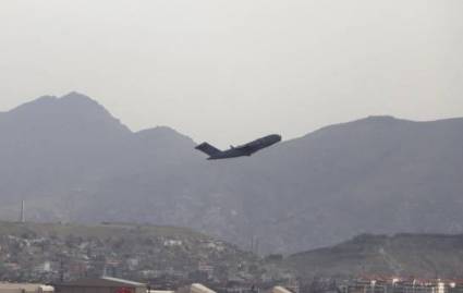 Último avión de Estados Unidos dejando Afganistán