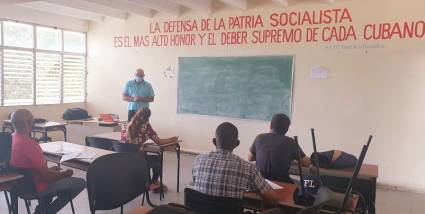 Universitarios regresan a las aulas en Isla de la Juventud
