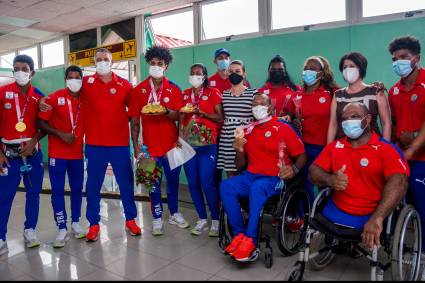 Recién llegados de la olimpiada, ya los campeones cubanos miran empiezan a soñar con París.