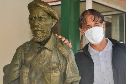 Ángel Luis, la escultura de Alberto Álvarez Jaramillo