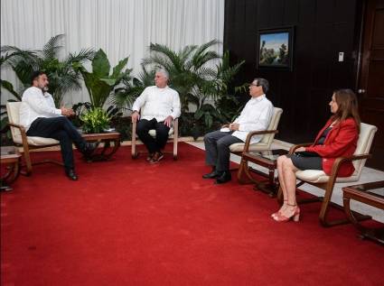 Bruno Rodríguez Parrilla y la vicepresidenta de la Asamblea Nacional del Poder Popular, Ana María Mari Machado.