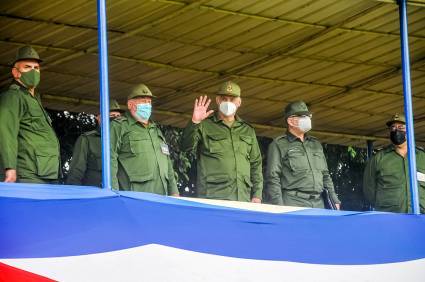 Presidente DiazCanelB  en Bastión Estudiantil Universitario que en el Día Nacional la Defensa se realizo en la Gran Unidad de la Gloria Combativa Rescate de Sanguily