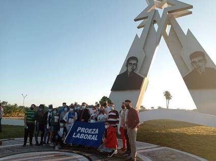 Como justo reconocimiento a sus estudiantes y trabajadores en el enfrentamiento a la COVID-19 en el territorio vueltabajero, le fue entregada la Bandera Proeza Laboral a la Universidad de Pinar del Río Hermanos Saíz Montes de Oca