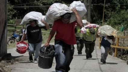 Estas familias permanecerán en albergues temporales