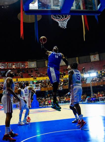 El habanero Jasiel Rivero volvió a llevar el liderazgo de la ofensiva, con sus 13 cartones