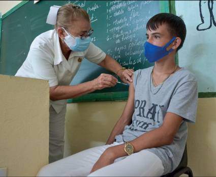 La población total había recibido su dosis de refuerzo