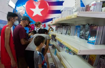 Jóvenes en la Feria Internacional del Libro