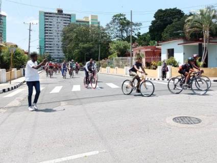 Bicicletada por el aniversario de la FEU