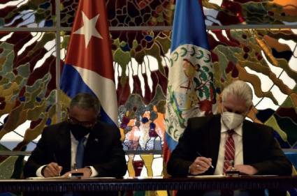 Firma de tres instrumentos bilaterales en el recibimiento oficial del Primer Secretario del Comité Central del Partido Comunista y Presidente de la República, Miguel Díaz-Canel Bermúdez, al Primer Ministro beliceño, John Antonio Briceño.