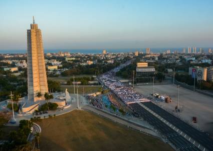 Amanecer en la Plaza este 1ro de Mayo