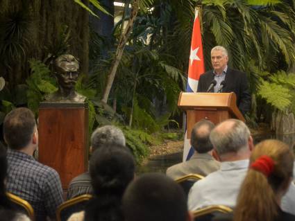 Primer Secretario del Partido y Presidente de la República de Cuba, Miguel Díaz-Canel Bermúdez, ante la sociedad civil excluida de la IX Cumbre de las Américas