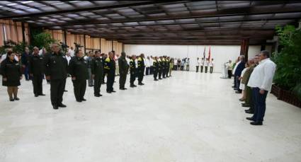 Reconocimiento a trabajadores y combatientes se movilizaron y apoyaron durante los sucesos del Saratoga