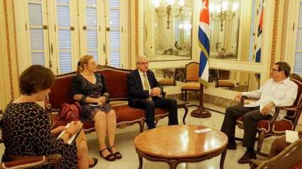 Canciller cubano reunido con el embajador francés en Cuba