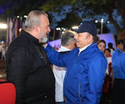 Manuel Marrero Cruz participó en el acto por el aniversario 43 de la Revolución Sandinista, en el que saludó al Comandante Daniel Ortega.