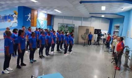 Abanderamiento de equipo cubano de beisbol femenino