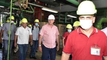 Presidente Miguel Díaz-Canel Bermúdez recorre CTE Carlos Manuel de Céspedes