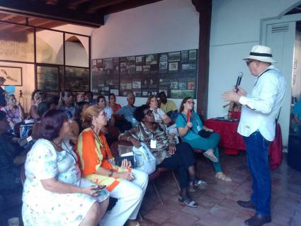 José Antonio González resalta el elvado rigor científico del taller museología y sociedad.