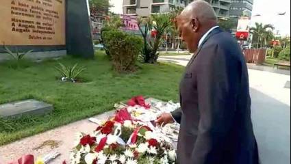 Vicepresidente Salvador Valdés en Angola