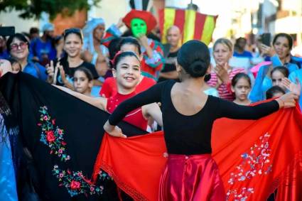 En el segundo día del evento tuvo lugar el tradicional pasacalle