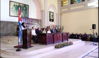 Visita de Manuel Marrero Cruz al Instituto Victoria de Girón