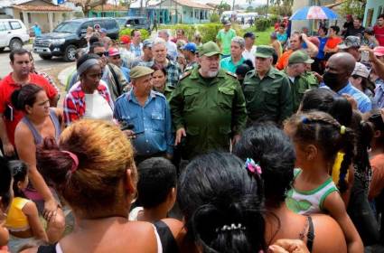 Intercambio entre Marrero Cruz y pobladores de Pinar del Río