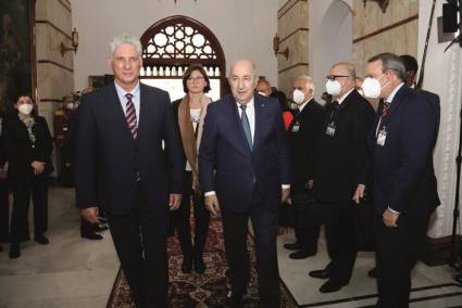 El Primer Secretario del Comité Central del Partido Comunista de Cuba y Presidente de la República, Miguel Díaz-Canel Bermúdez, fue recibido por el Excelentísimo Señor Abdelmadjid Tebboune, presidente de la República Argelina Democrática y Popular.