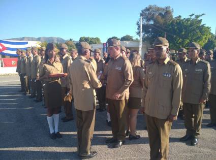 Graduación de  nuevos oficiales de las FAR en Santiago de Cuba