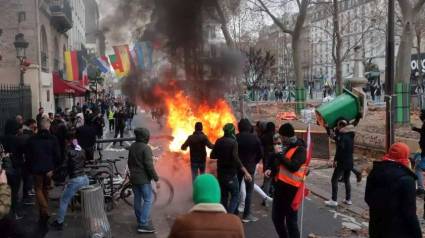 Manifestantes durante una protesta en París