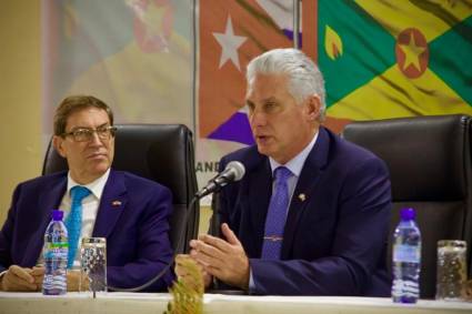 Tiene lugar en el Salón de Conferencias del Trade Center en Granada, el encuentro del Presidente de la República de Cuba,  Díaz Canel , con la Misión Estatal cubana  y miembros de las organizaciones de solidaridad en la hermana nación caribeña.