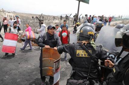 Protesta contra el gobierno y el Congreso de Perú, en Arequipa