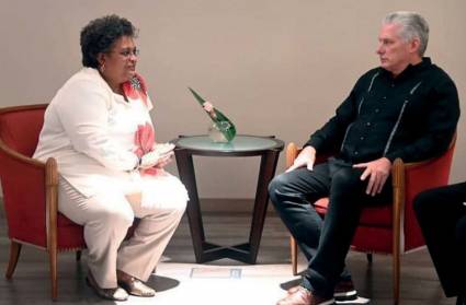 El Presidente de la República, Miguel Díaz-Canel Bermúdez, sostuvo un intercambio en la noche de este lunes  con la Primera Ministra de Barbados, Mia Amor Mottley