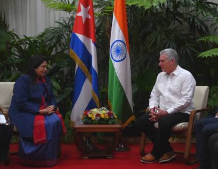 Encuentro de Miguel Díaz-Canel con la Ministra de Estado de Asuntos Exteriores y Cultura de la República de la India, Meenakashi Lekhi