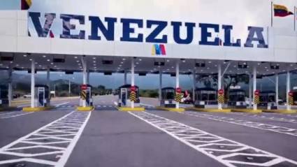 Atanasio Girardot Border Bridge