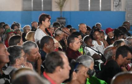 Encuentro con candidatos a diputados