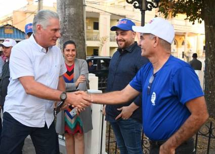 Miguel Díaz-Canel dialoga con los santaclareños