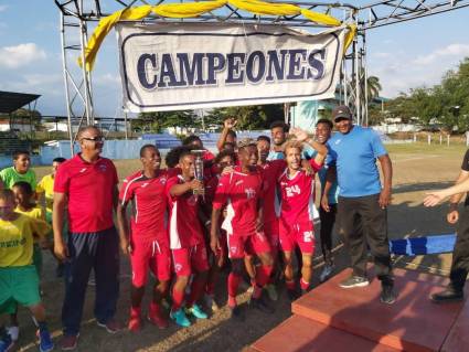 Los Diablos Rojos celebraron