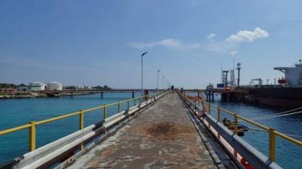 En operaciones, buque con combustible que arribó ayer a Matanzas