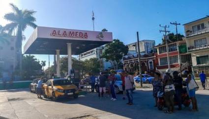 Cola gasolinera La Habana Cuba