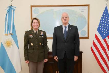 La jefa del Comando Sur de Estados Unidos, Laura Richardson,  visita Argentina