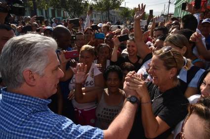Presidente compartiendo con cubanos