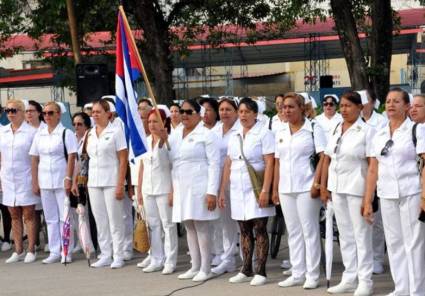 Felicita Presidente de Cuba a profesionales de la enfermería