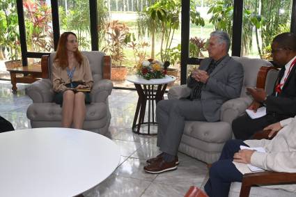 El Jefe de Estado cubano recibió a la Relatora especial del Consejo de Derechos Humanos, Alena Douhan.