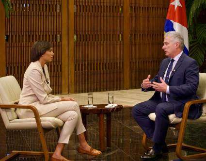 Presidente cubano dialoga sobre relaciones Cuba-Rusia