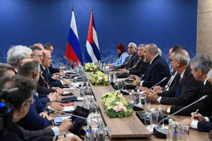 Manuel Marrero Cruz, Miembro del Buró Político del Partido Comunista de Cuba y Primer Ministro, en visita oficial a Rusia.