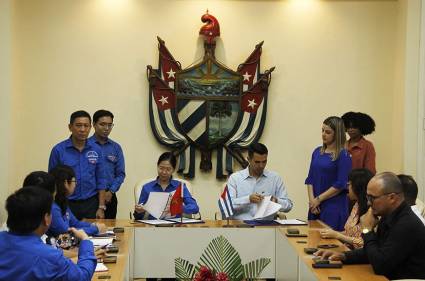 Firma de Memorando de Entendimiento entre la UJC de la ciudad Ho Chi Minh y la UJC de La Habana