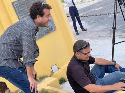 Dayron Chang y Santiago Martí en el rodaje de la serie.