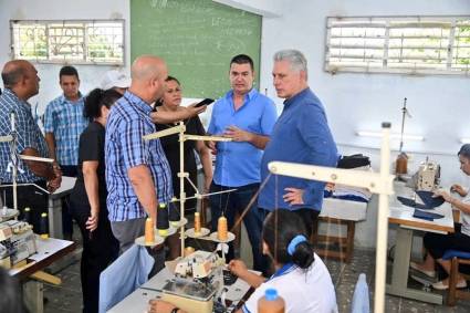 Díaz-Canel y los demás diputados, visitaron Santa Clara