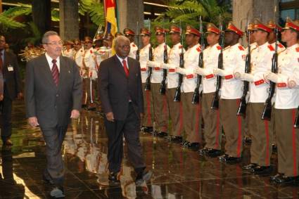 El presidente de Mozambique, Filipe Nyusi, visitó Cuba en 2017
