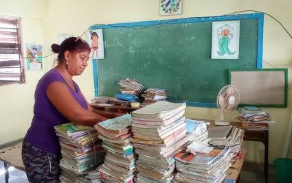 En la primaria Orlando Nodarse del municipio cabecera se comprueba el estado de la base material de estudio para el inicio del curso escolar