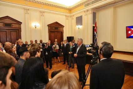 Presidente cubano en la sede de la Misión Permanente de Cuba ante la ONU